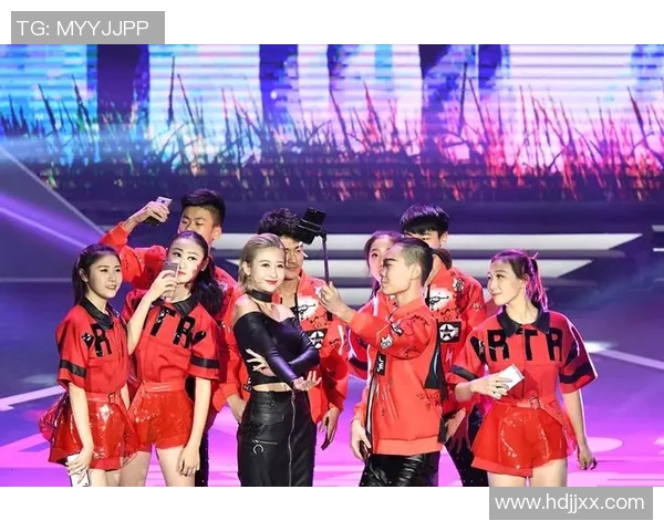 璀璨星光下的足球盛宴美女们闪耀颁奖典礼的华丽瞬间