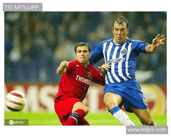 玻璃足球明星背后的故事与传奇成就揭秘