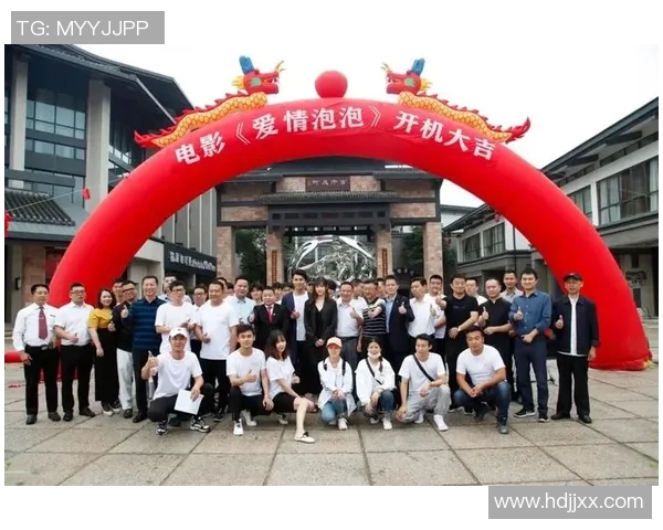 男明星追求足球明星的浪漫故事与背后的情感纠葛揭秘