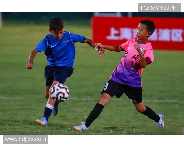 深圳足球队的拼搏之路：一段不屈不挠的奋斗纪实与荣耀回顾